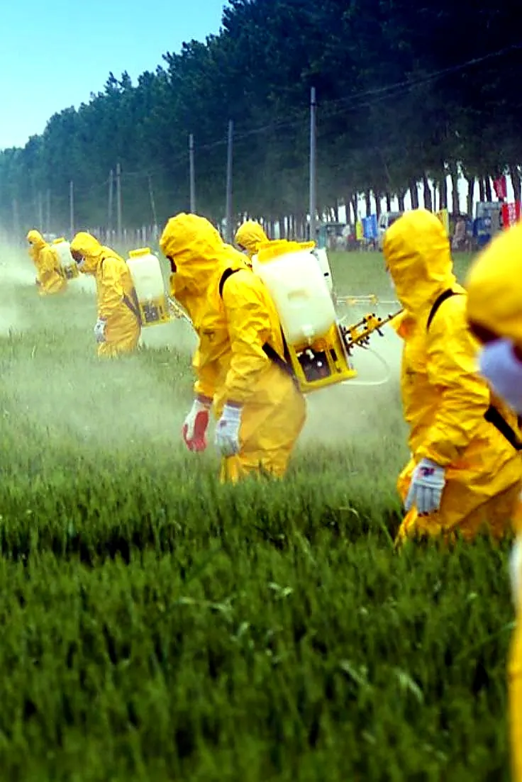 Protective suits during field spraying